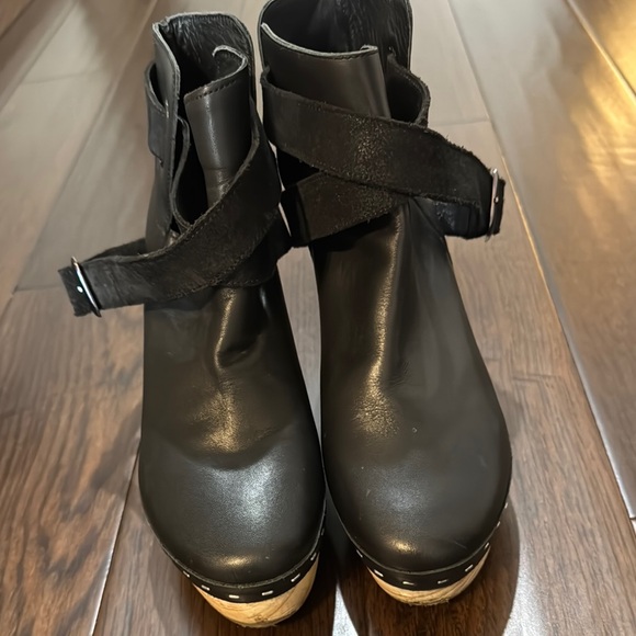 FREE PEOPLE BLACK BUNGALOW CLOG BOOTS 38 (8) - Picture 2 of 5